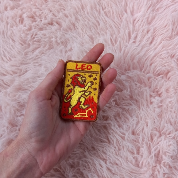❣️LEO astrology tarot card iron-on patch! Rare! So cute! Nwot - Picture 4 of 6